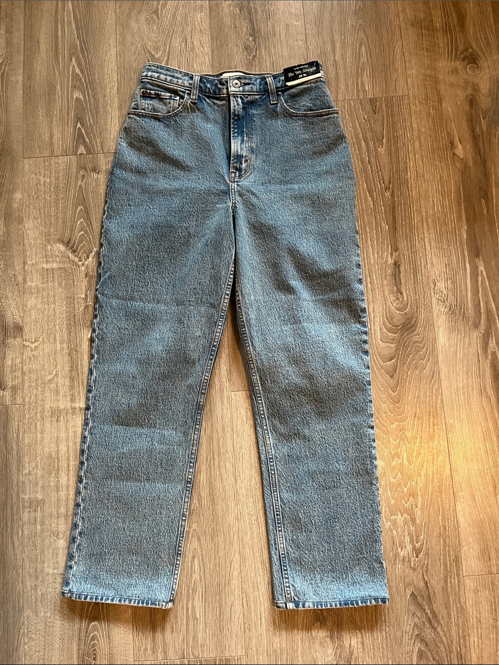 Abercrombie & Fitch 12" Ultra High Rise '90s Straight Leg Blue Jeans. 29 8r